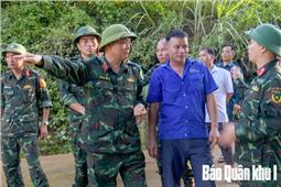 Quân khu giúp nhân dân xã Dân Tiến, tỉnh Thái Nguyên khắc phục hậu quả bão số 11